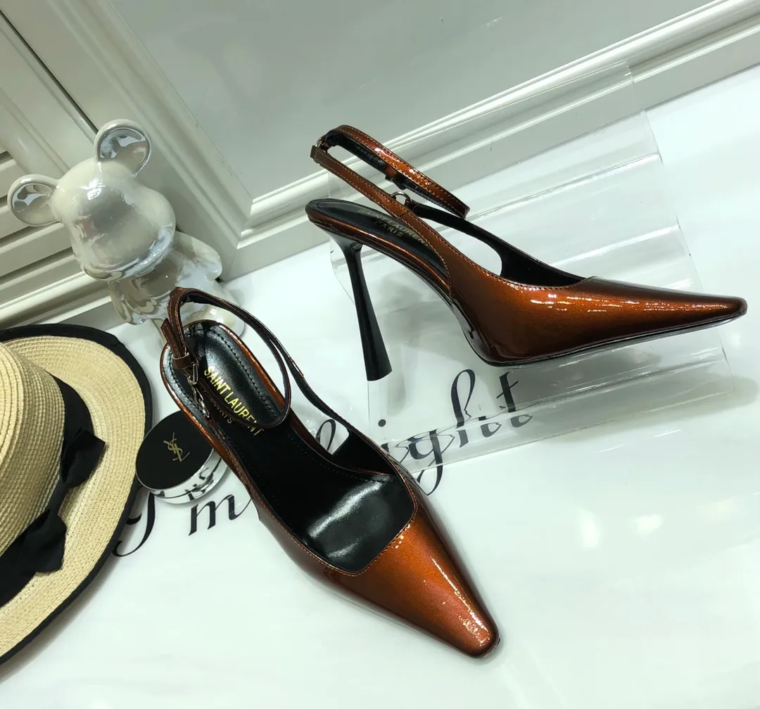 👟👟Ex-factory price 560👟👟 Top quality Saint Laurent/Yves Saint Laurent 2024 spring and summer new style👠Small square toe high heels of the same style as Rose. The layered leather high heels are very good at modifying the foot shape. In recent years, SLP has become more and more understanding of women in high heels. ysl beautiful high heels 👠Number of yards: 35-40 (41 customized, non-returnable) Upper: open edge beaded cowhide/patent leather, lining Imported sheepskin lining, sole: genuine leather outsole, heel height: 10cm (heel imported from Italy)